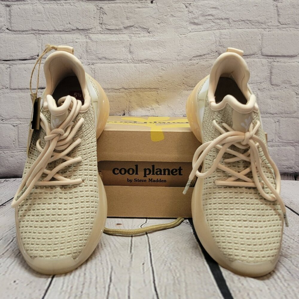 cool planet by Steve Madden Women's Canyon Knit Lace-Up Sneakers